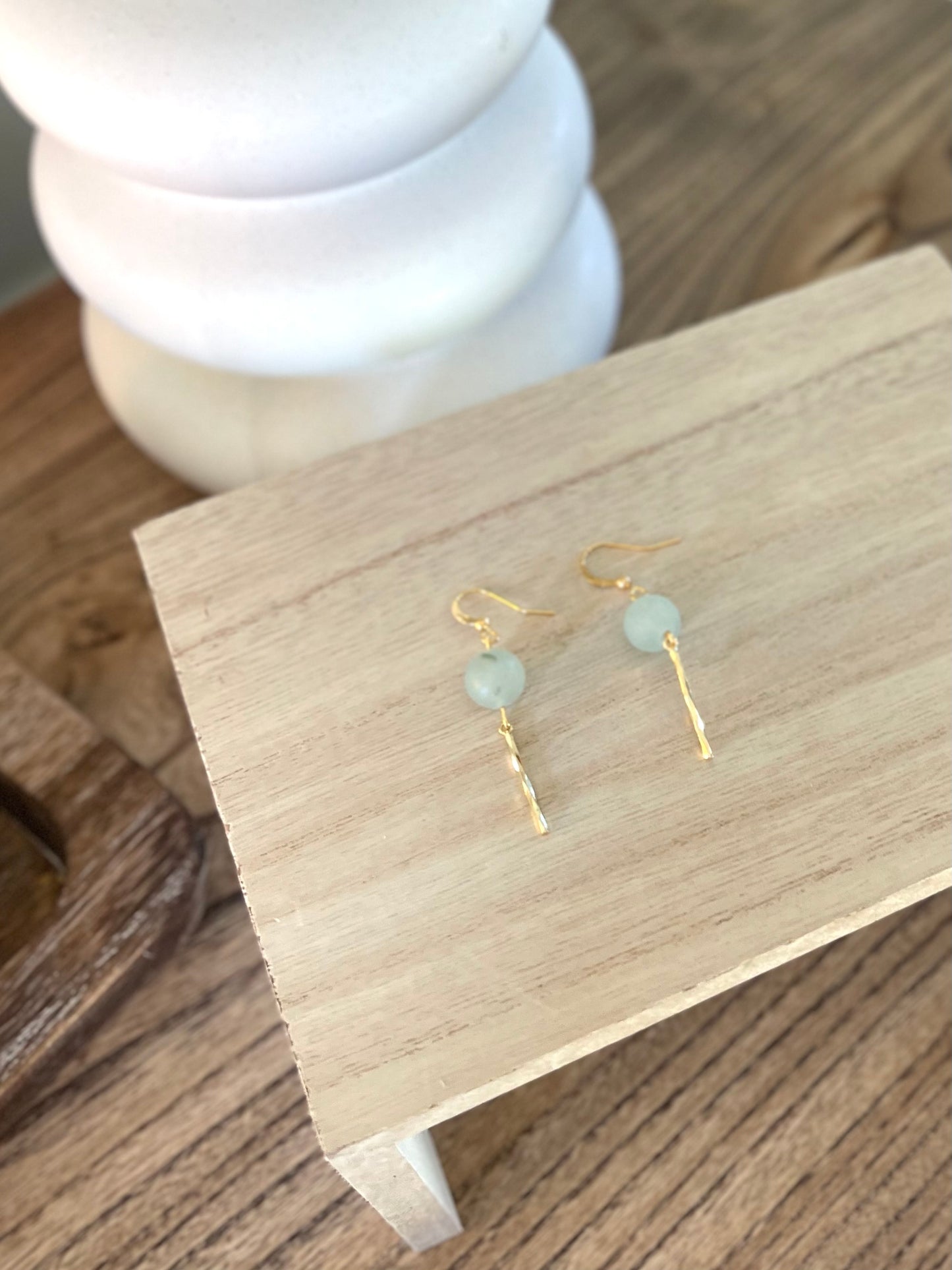 Natural stone with gold bar dangle (10mm stone)
