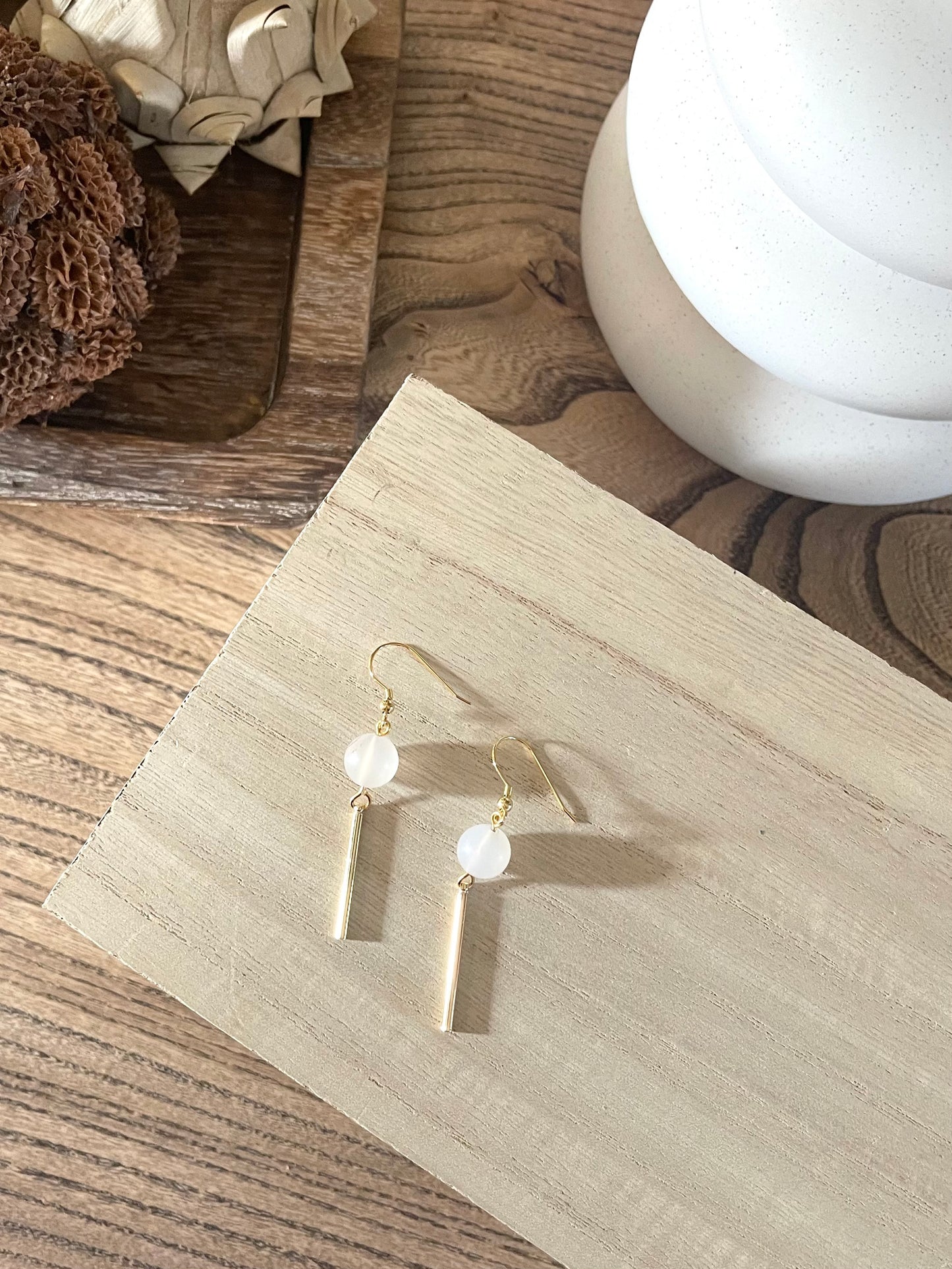 Natural stone with gold bar dangle (10mm stone)