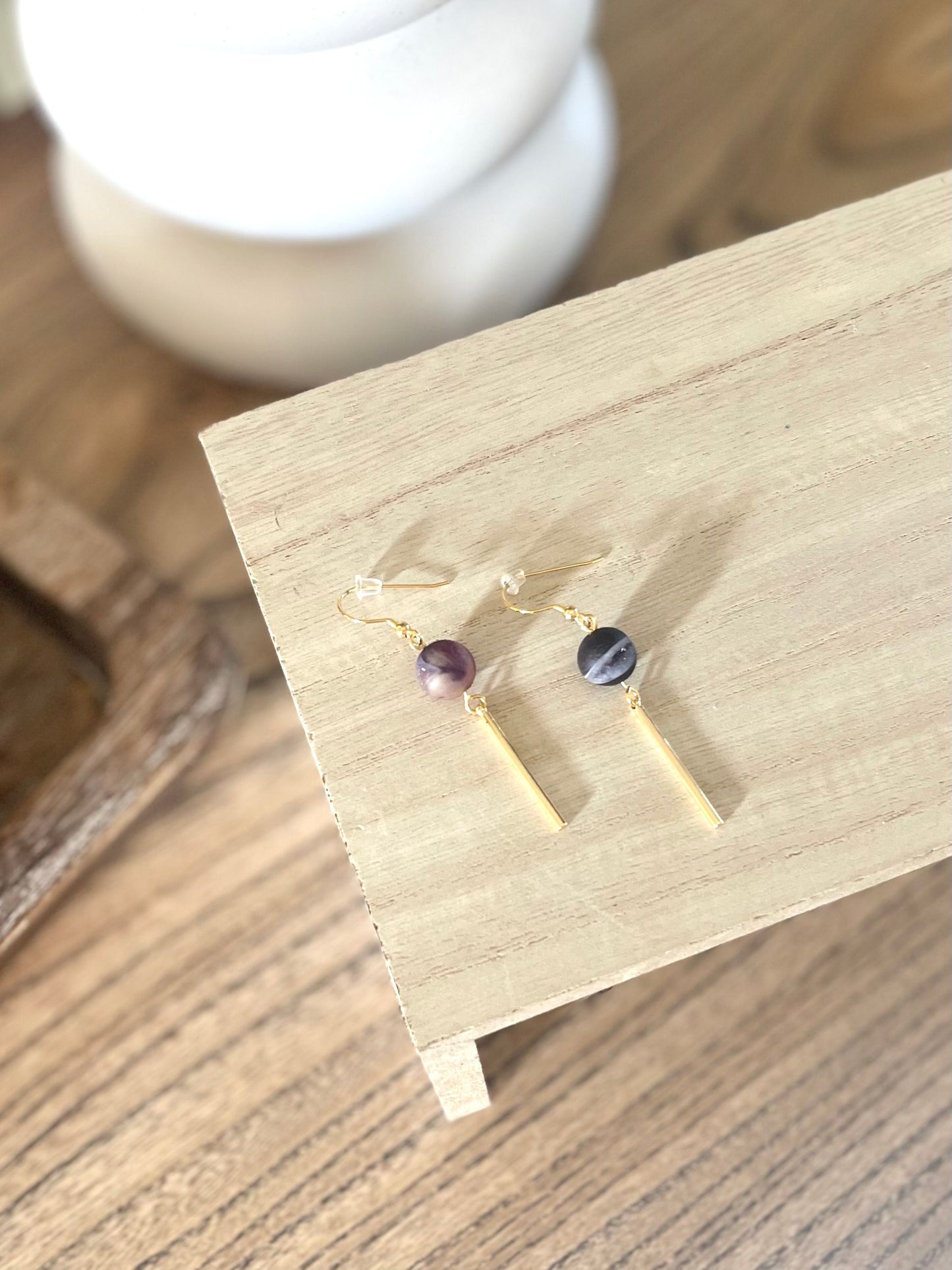 Natural stone with gold bar dangle (10mm stone)