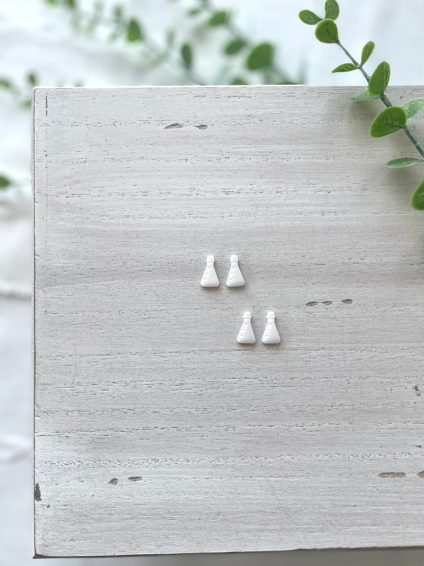 Pearl Beakers Studs