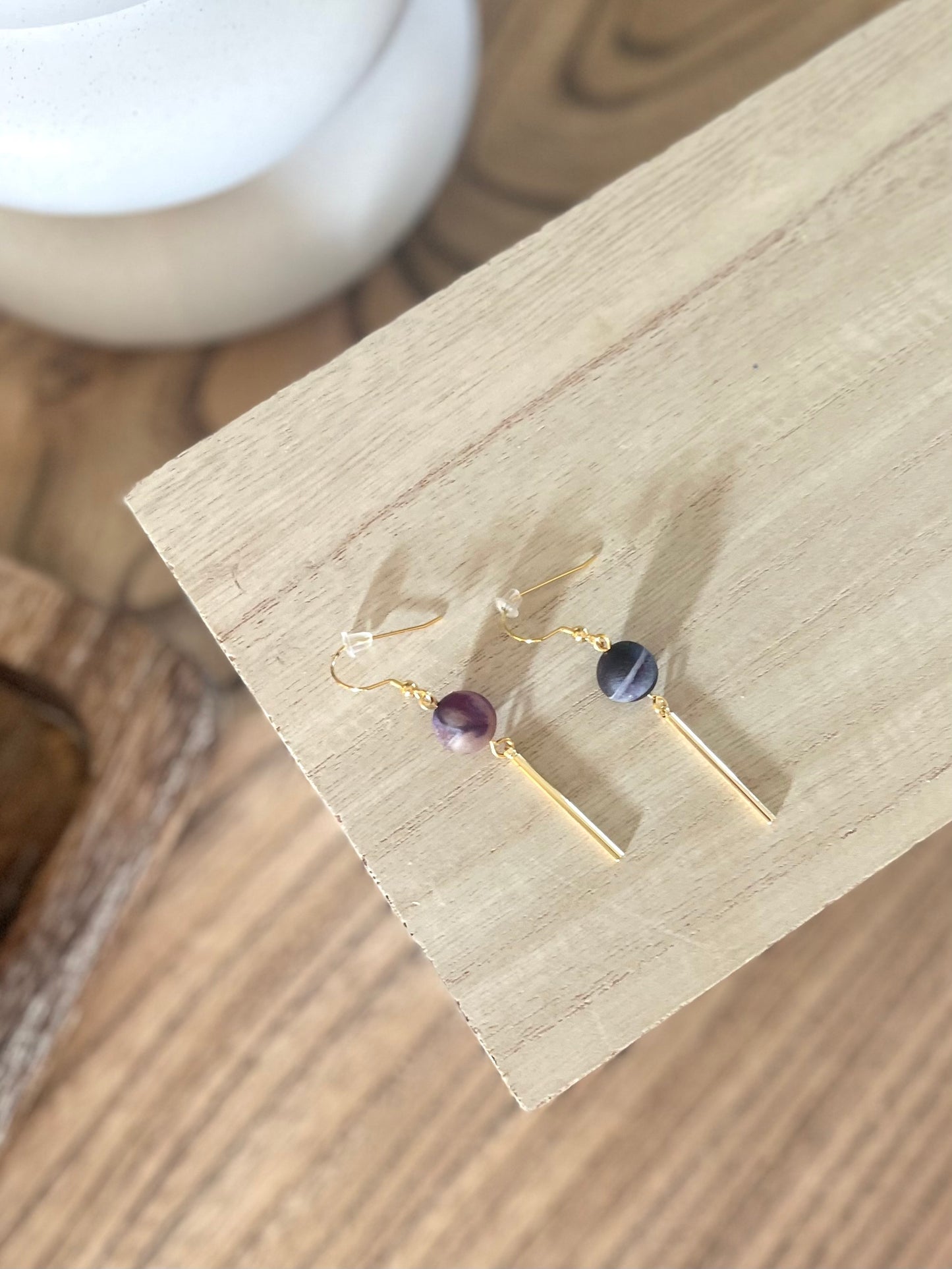 Natural stone with gold bar dangle (10mm stone)