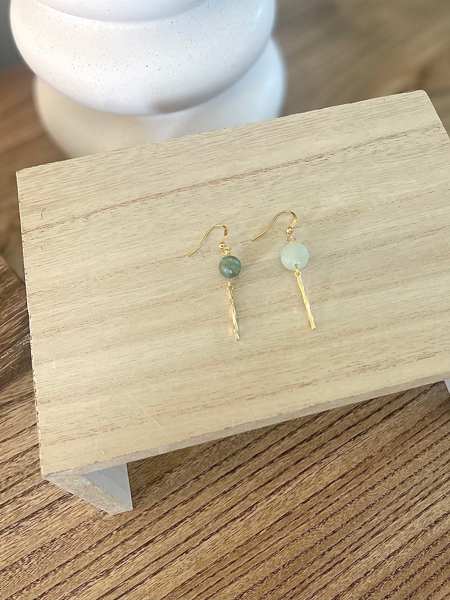 Natural stone with gold bar dangle (10mm stone)
