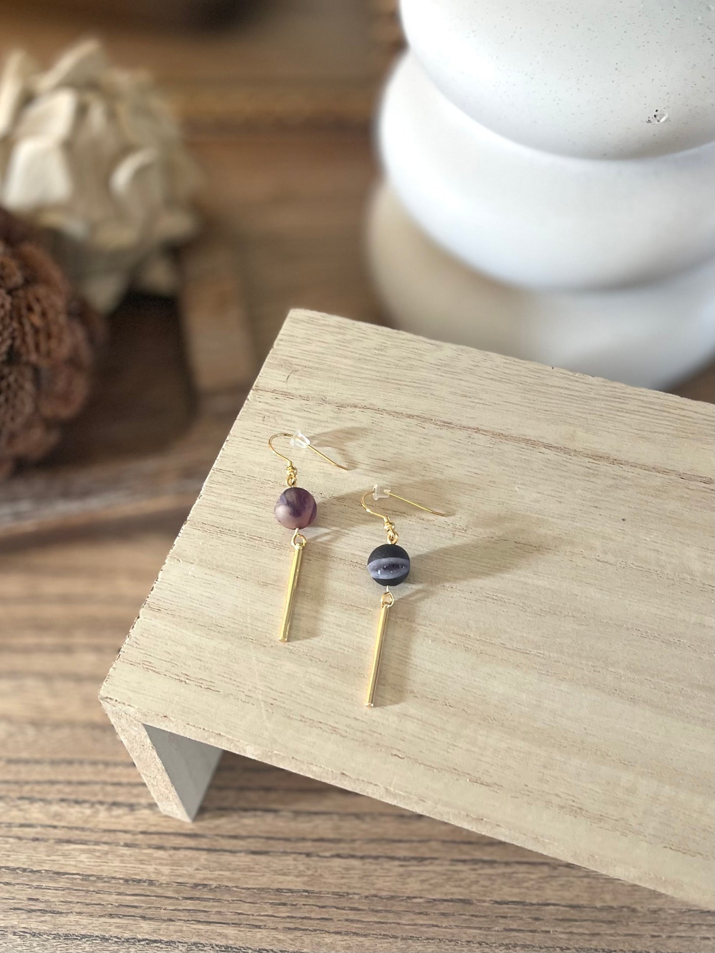 Natural stone with gold bar dangle (10mm stone)
