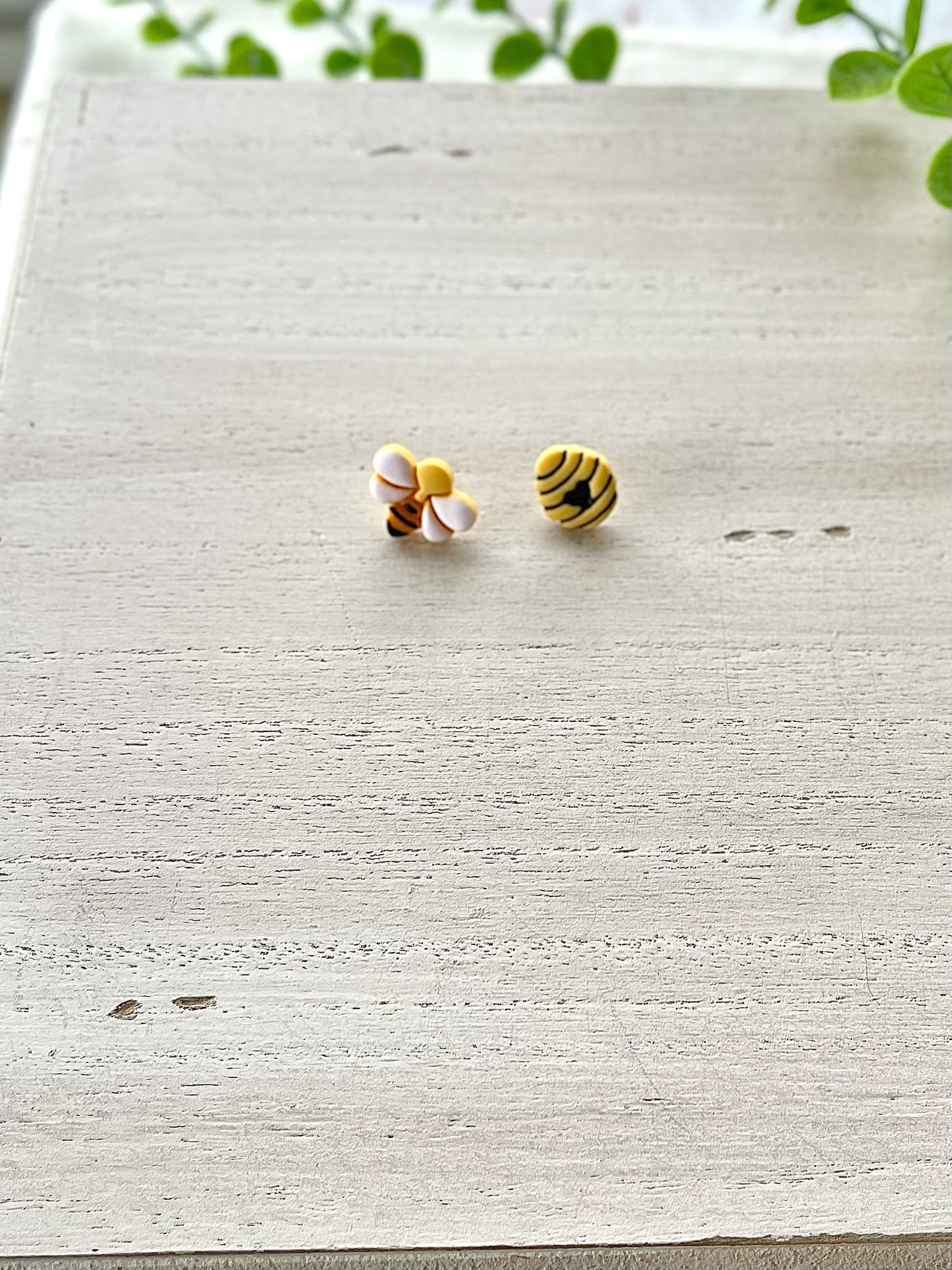 Bee & Honey pot stud