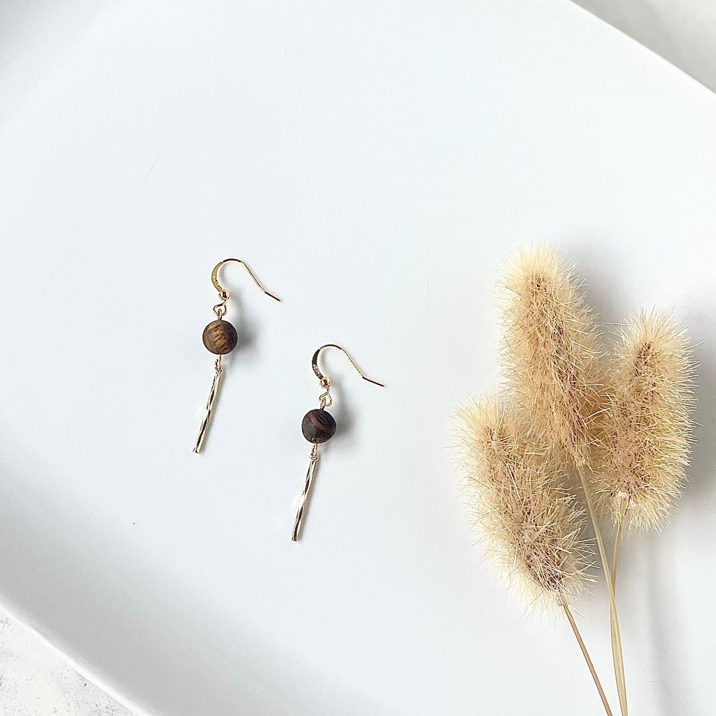 Natural stone with gold bar dangle (8mm stone)