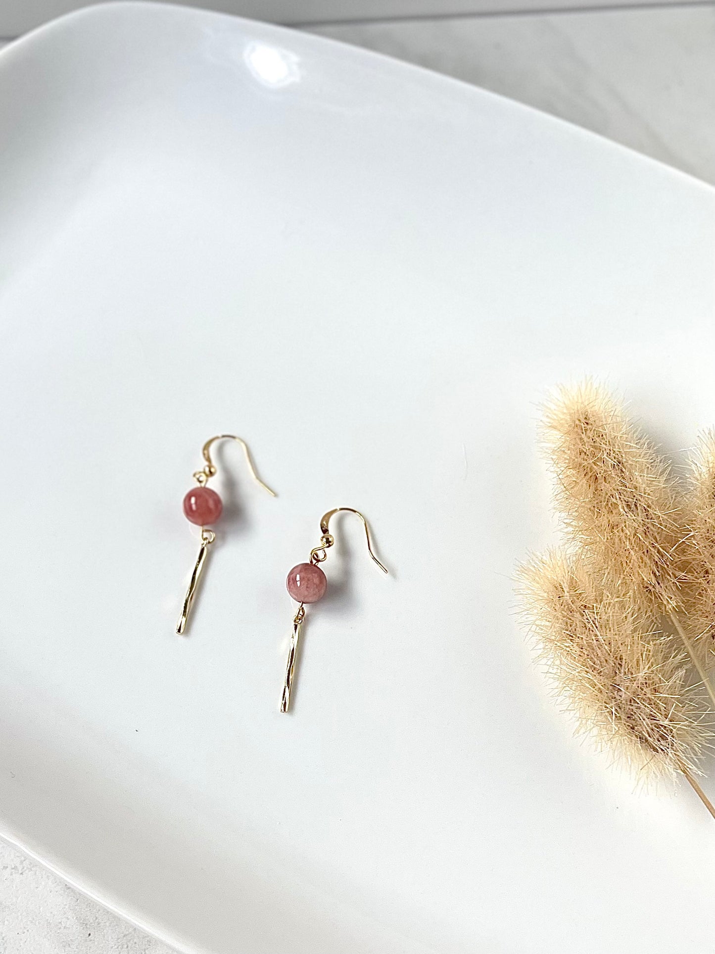 Natural stone with gold bar dangle (8mm stone)