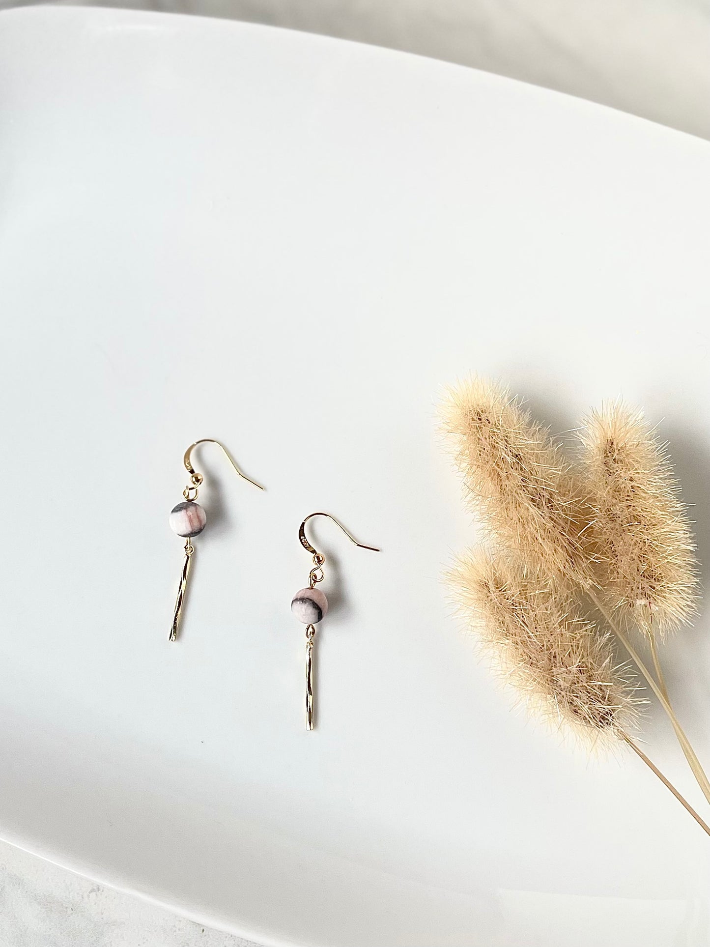 Natural stone with gold bar dangle (8mm stone)