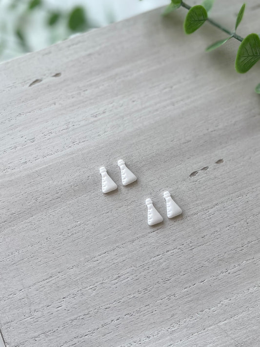 Pearl Beakers Studs