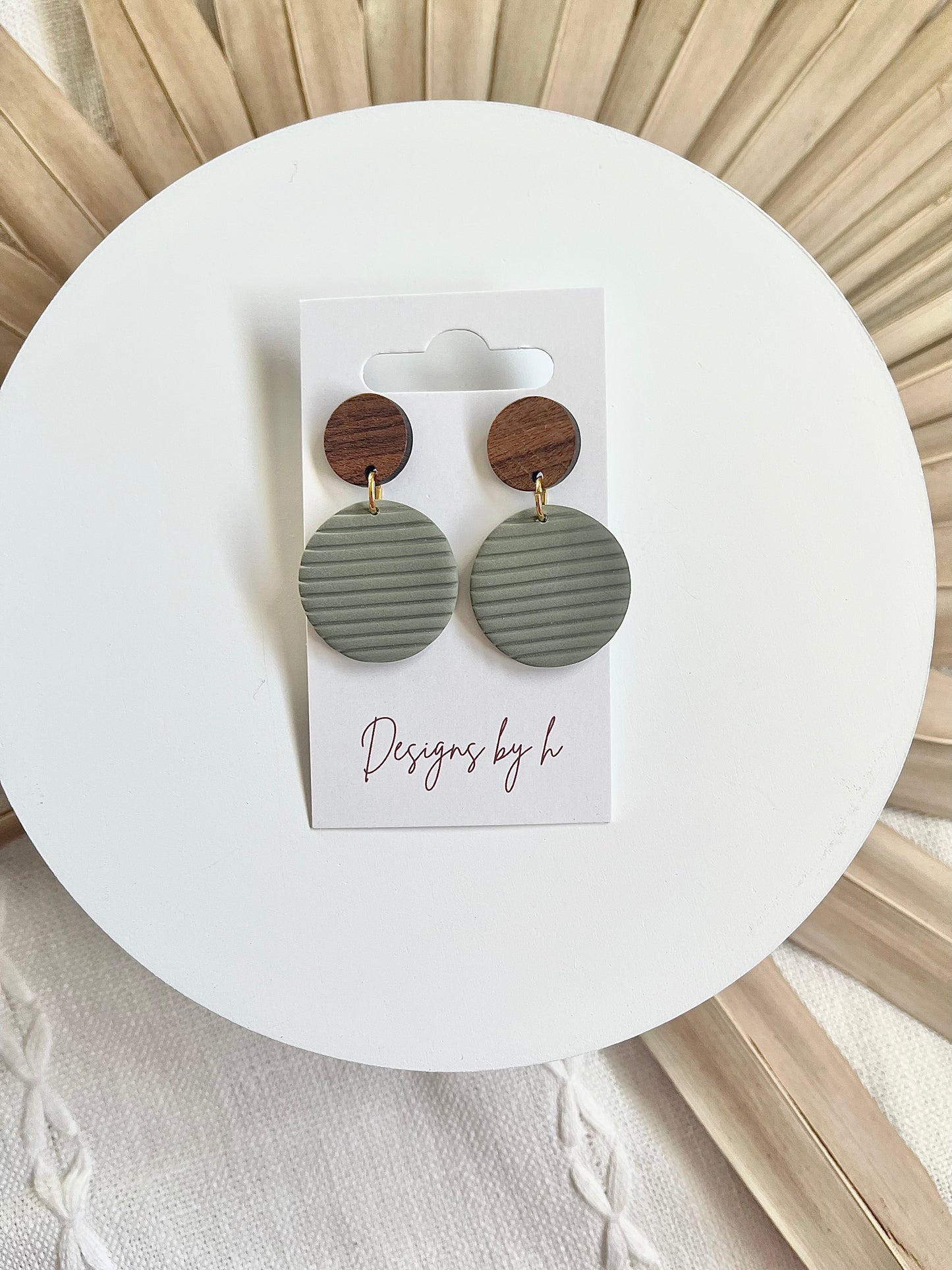 Ribbed circle wood dangle